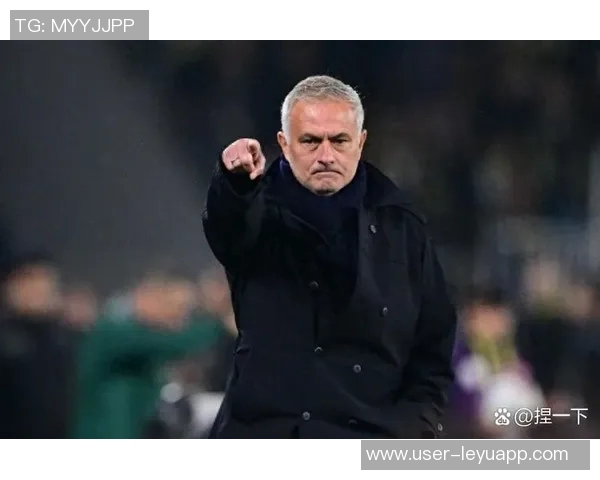 穆里尼奥对半场表现不满直言想换下九人球队晋级16强之路艰辛